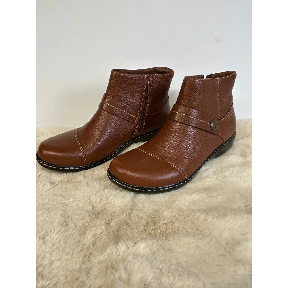Clarks Collection Tan Leather Ankle Boots Ultimate Comfort Brown Booties Size 7